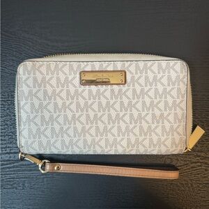 Michael Kors Wristlet Wallet
